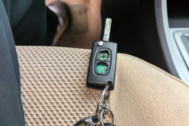 Used Peugeot 307 2010 Hatchback 1.6L Automatic Comfort Edition Vehicle Key