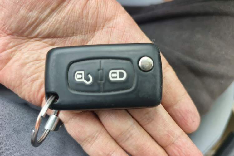 Used Peugeot 307 2010 Hatchback 1.6L Manual Comfort Edition Vehicle Key