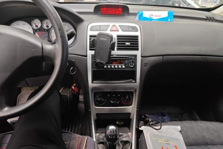 Used Peugeot 307 2010 Hatchback 1.6L Manual Comfort Edition Audio And AC Panel