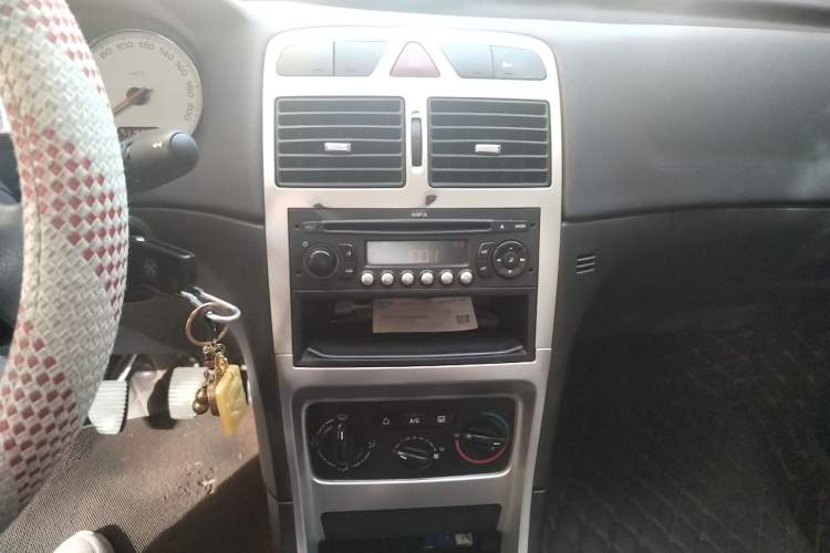 Used Peugeot 307 2010 Sedan 1.6L Manual Comfort Edition Audio And AC Panel