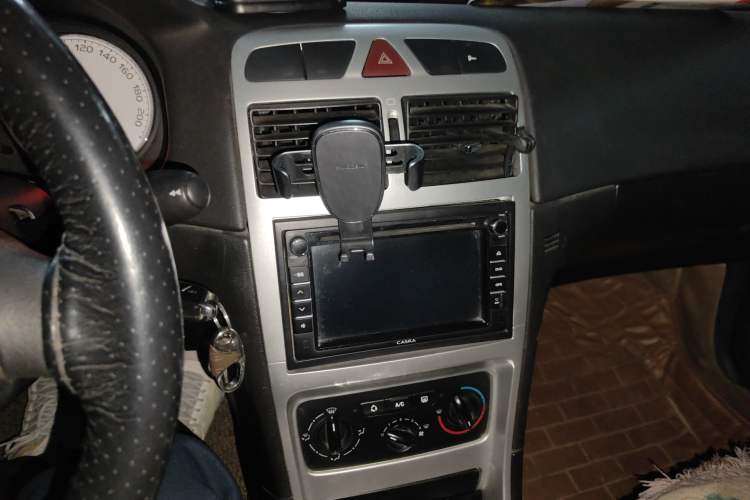 Used Peugeot 307 2010 Hatchback 1.6L Manual Comfort Edition Audio And AC Panel