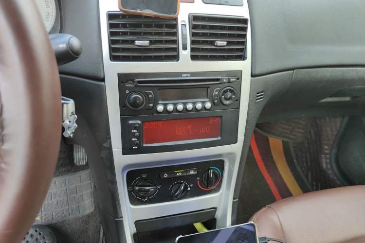 Used Peugeot 307 2010 Hatchback 1.6L Manual Comfort Edition Audio And AC Panel