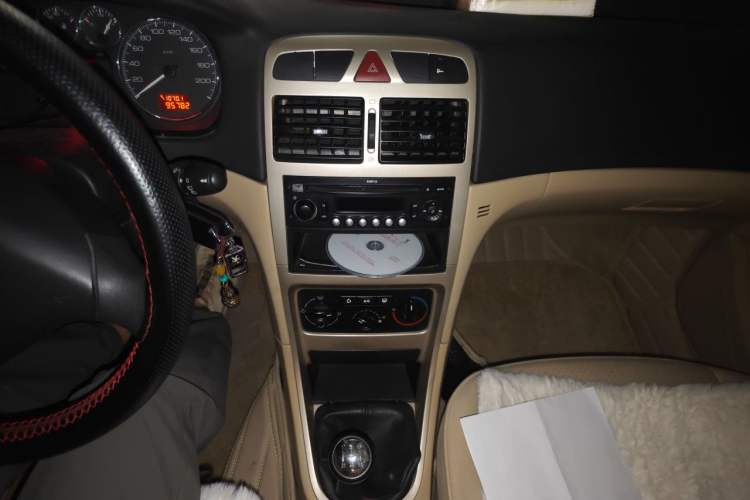 Used Peugeot 307 2010 Hatchback 1.6L Manual Comfort Edition Audio And AC Panel