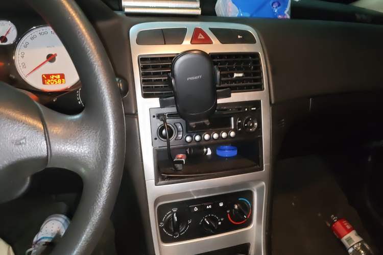 Used Peugeot 307 2010 Sedan 1.6L Automatic Luxury Edition Audio And AC Panel