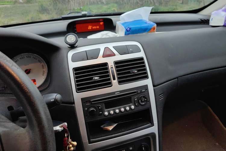 Used Peugeot 307 2010 Hatchback 1.6L Manual Comfort Edition Audio And AC Panel
