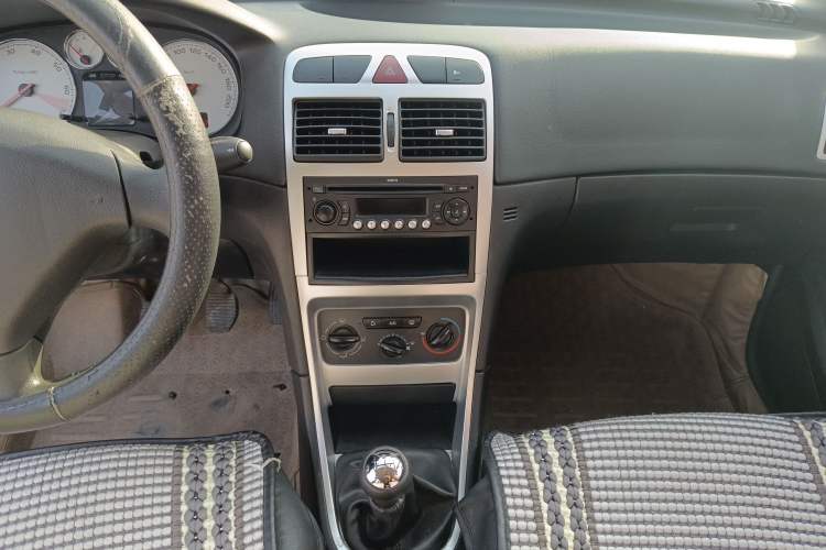 Used Peugeot 307 2010 Sedan 1.6L Manual Comfort Edition Audio And AC Panel