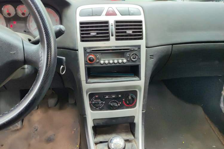 Used Peugeot 307 2010 Sedan 1.6L Manual Comfort Edition Audio And AC Panel