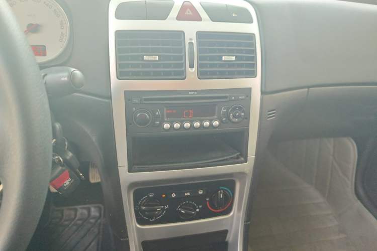 Used Peugeot 307 2010 Sedan 1.6L Manual Comfort Edition Audio And AC Panel