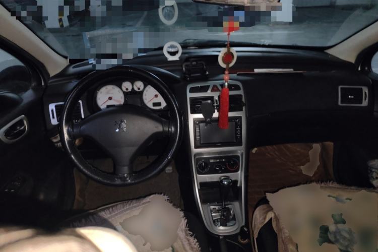 Used Peugeot 307 2010 Hatchback 1.6L Manual Comfort Edition Center Console