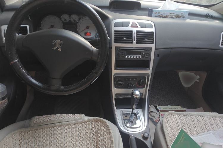 Used Peugeot 307 2010 Hatchback 1.6L Automatic Comfort Edition Center Console