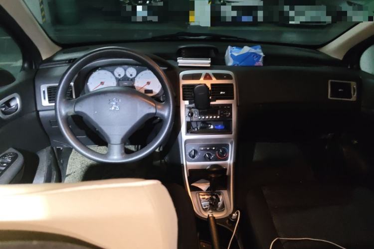 Used Peugeot 307 2010 Sedan 1.6L Automatic Luxury Edition Center Console