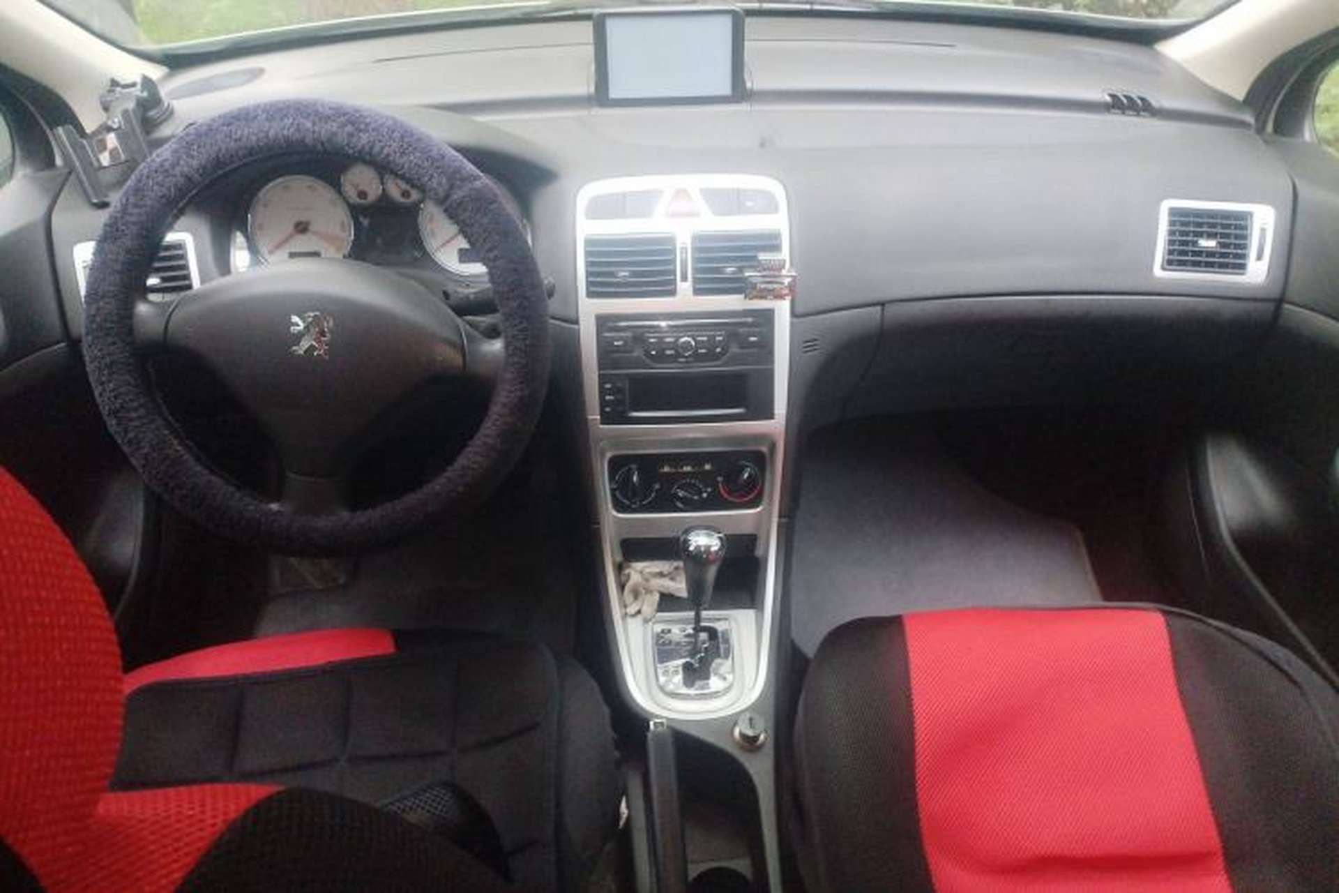 Used Peugeot 307 2010 Hatchback 1.6L Automatic Comfort Edition Center Console
