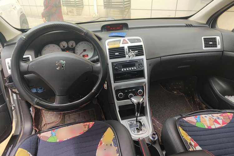 Used Peugeot 307 2010 Hatchback 1.6L Automatic Comfort Edition Center Console