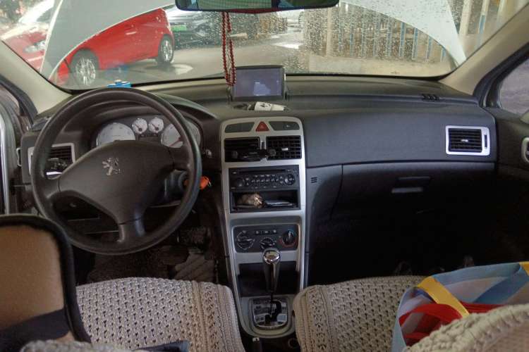 Used Peugeot 307 2010 Hatchback 1.6L Automatic Comfort Edition Center Console