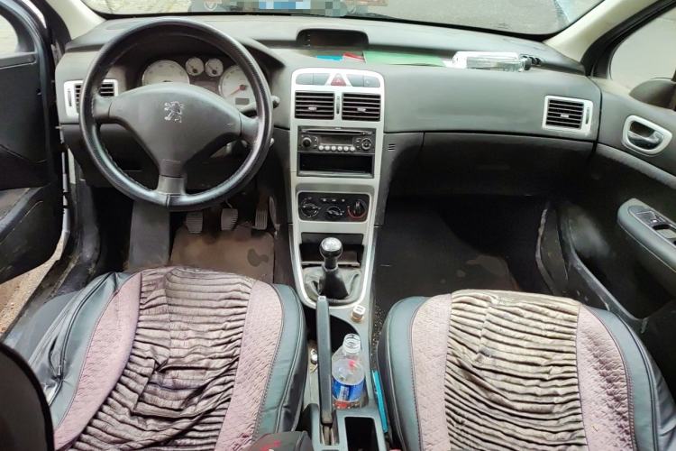 Used Peugeot 307 2010 Sedan 1.6L Manual Comfort Edition Center Console