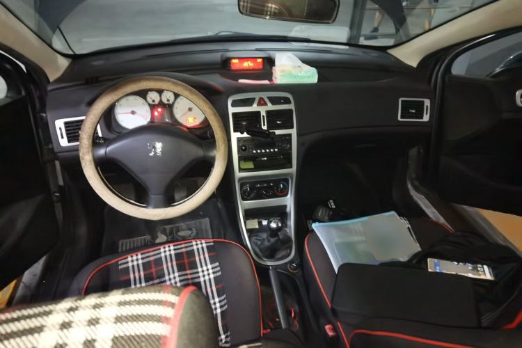 Used Peugeot 307 2010 Sedan 1.6L Manual Comfort Edition Center Console