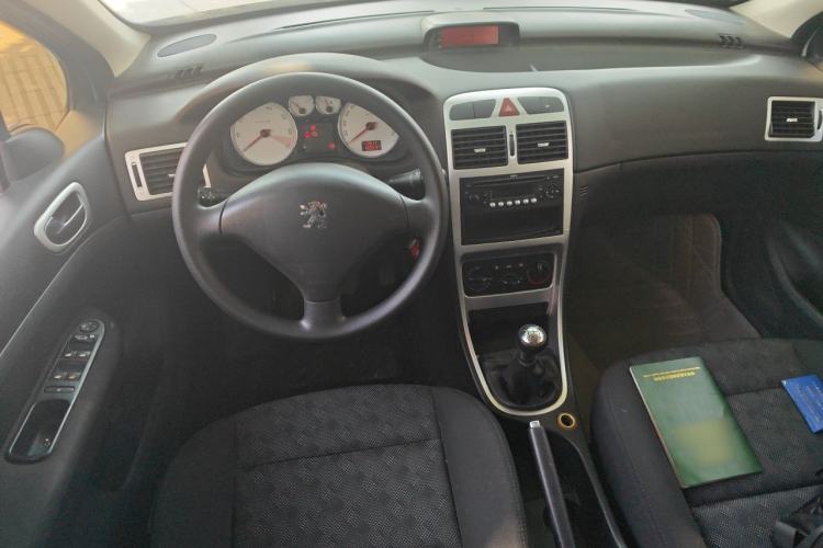 Used Peugeot 307 2010 Sedan 1.6L Manual Comfort Edition Center Console