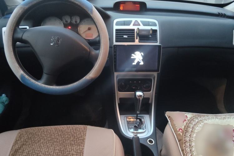 Used Peugeot 307 2010 Hatchback 1.6L Automatic Comfort Edition Center Console