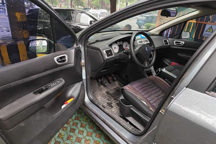 Used Peugeot 307 2010 Hatchback 1.6L Manual Comfort Edition Driver Seat