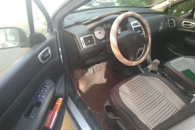 Used Peugeot 307 2010 Sedan 1.6L Manual Comfort Edition Driver Seat