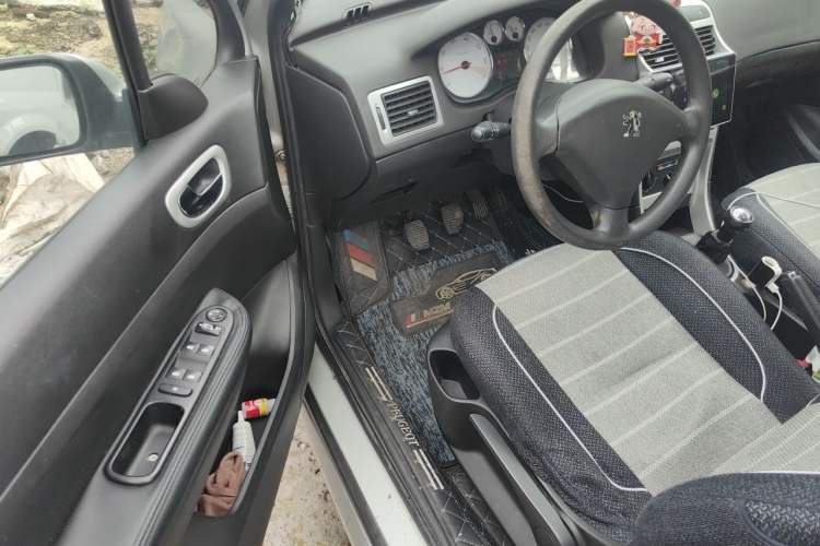Used Peugeot 307 2010 Sedan 1.6L Manual Comfort Edition Driver Seat