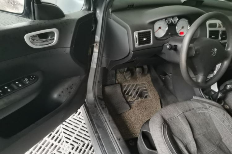 Used Peugeot 307 2010 Hatchback 1.6L Manual Comfort Edition Driver Seat