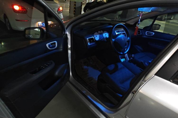 Used Peugeot 307 2010 Hatchback 1.6L Manual Comfort Edition Driver Seat