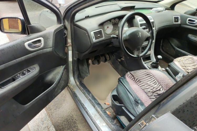 Used Peugeot 307 2010 Sedan 1.6L Manual Comfort Edition Driver Seat