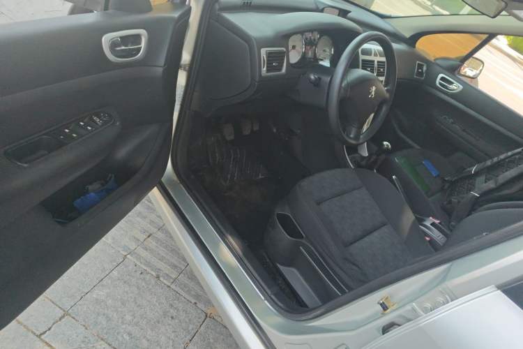 Used Peugeot 307 2010 Sedan 1.6L Manual Comfort Edition Driver Seat