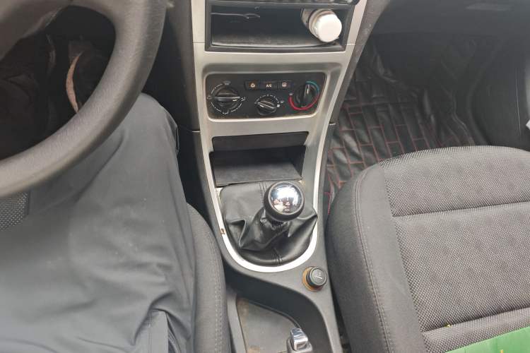 Used Peugeot 307 2010 Hatchback 1.6L Manual Comfort Edition Gear Lever
