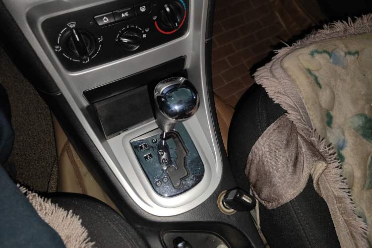 Used Peugeot 307 2010 Hatchback 1.6L Manual Comfort Edition Gear Lever