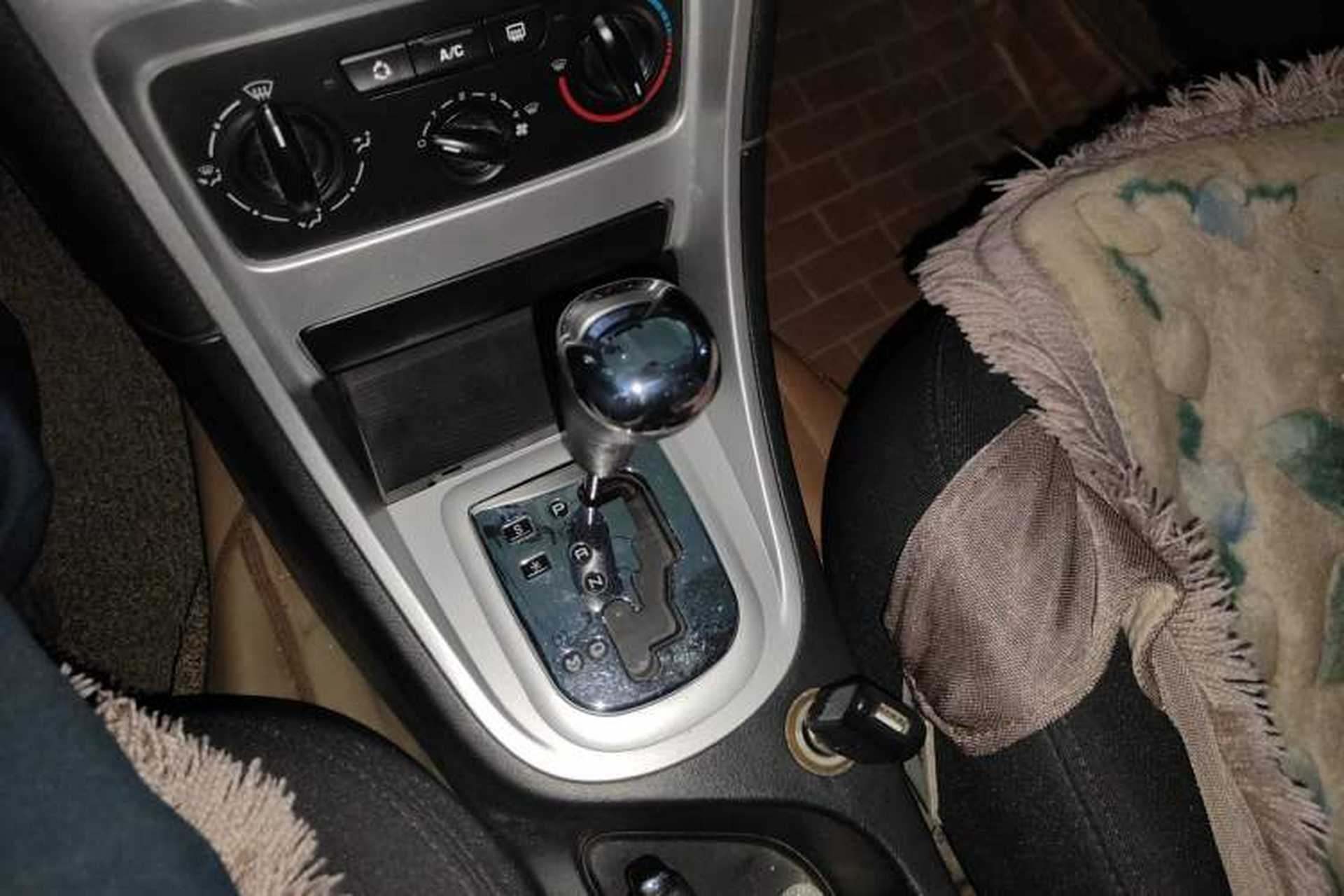 Used Peugeot 307 2010 Hatchback 1.6L Manual Comfort Edition Gear Lever