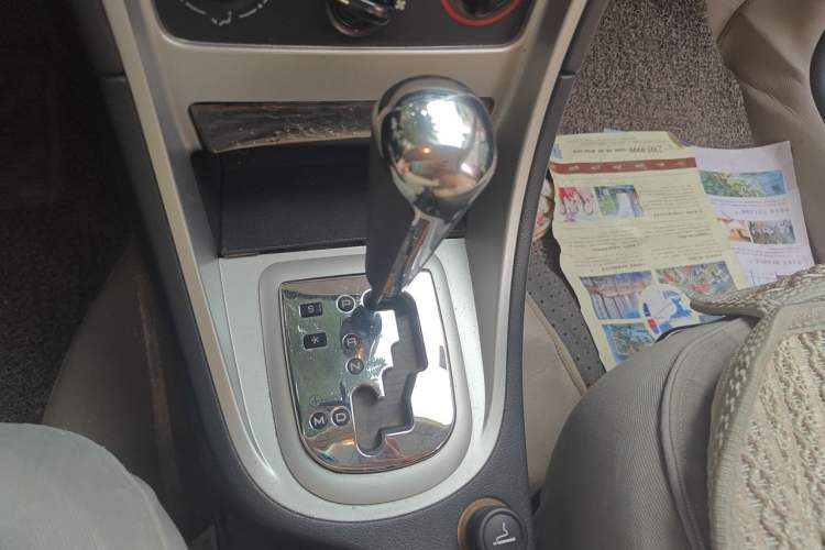 Used Peugeot 307 2010 Hatchback 1.6L Automatic Comfort Edition Gear Lever