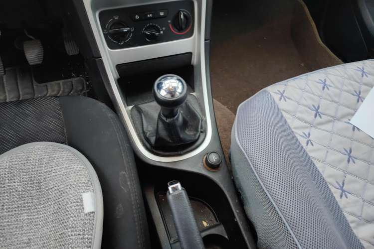 Used Peugeot 307 2010 Hatchback 1.6L Manual Comfort Edition Gear Lever