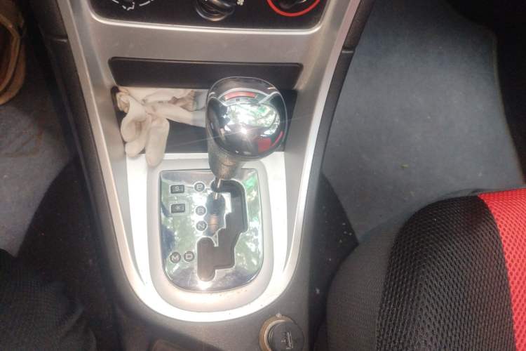 Used Peugeot 307 2010 Hatchback 1.6L Automatic Comfort Edition Gear Lever