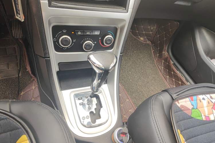 Used Peugeot 307 2010 Hatchback 1.6L Automatic Comfort Edition Gear Lever