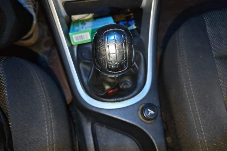 Used Peugeot 307 2010 Hatchback 1.6L Manual Comfort Edition Gear Lever