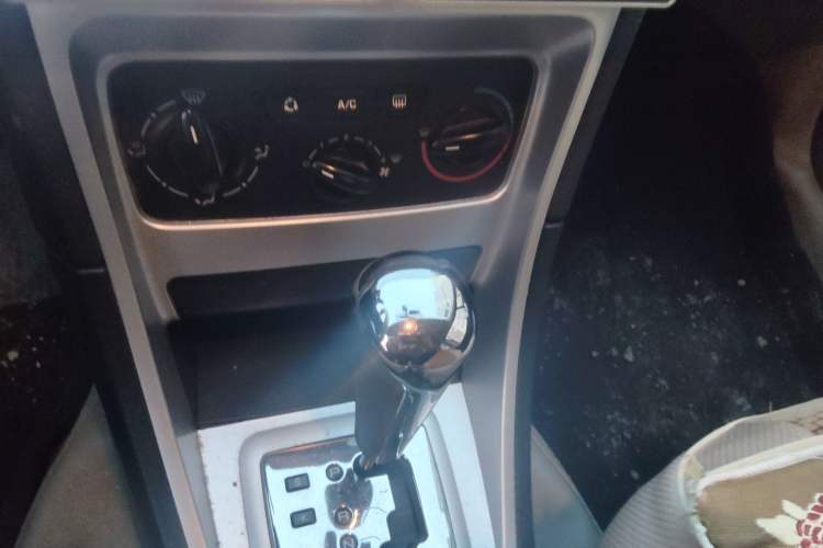 Used Peugeot 307 2010 Hatchback 1.6L Automatic Comfort Edition Gear Lever