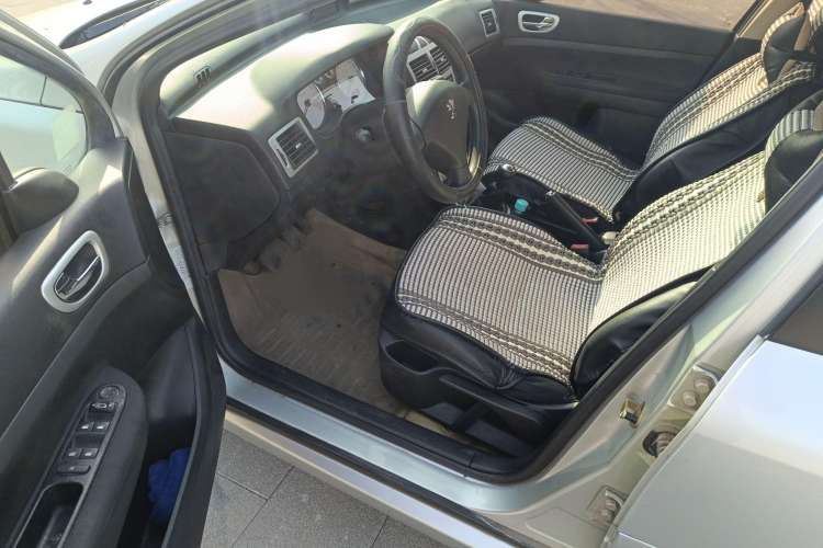 Used Peugeot 307 2010 Sedan 1.6L Manual Comfort Edition Interior 2