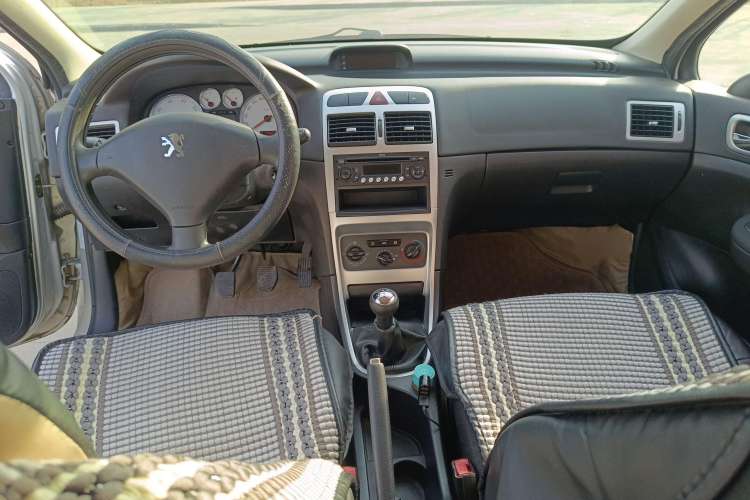 Used Peugeot 307 2010 Sedan 1.6L Manual Comfort Edition Interior 3
