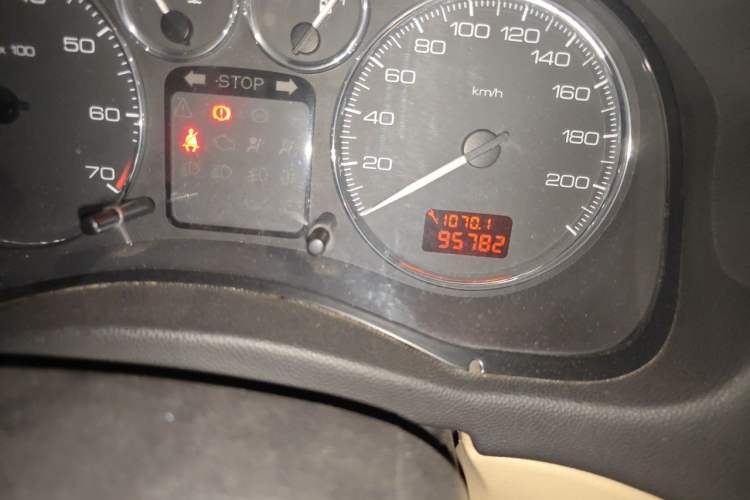 Used Peugeot 307 2010 Hatchback 1.6L Manual Comfort Edition Odometer Close Up