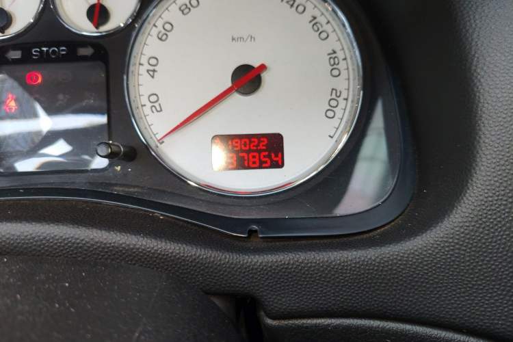 Used Peugeot 307 2010 Hatchback 1.6L Manual Comfort Edition Odometer Close Up