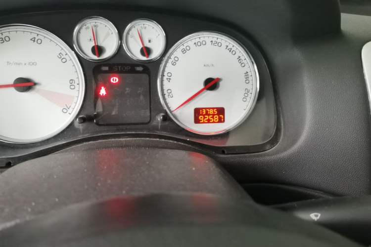 Used Peugeot 307 2010 Hatchback 1.6L Manual Comfort Edition Odometer Close Up