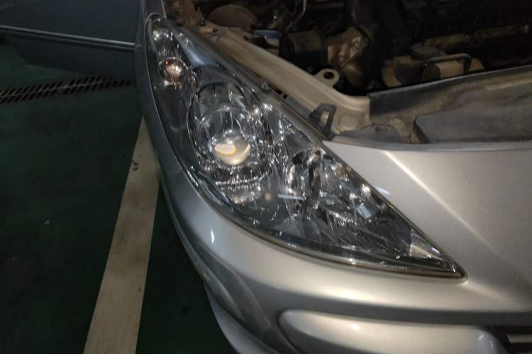 Used Peugeot 307 2010 Hatchback 1.6L Manual Comfort Edition Right Front Headlight
