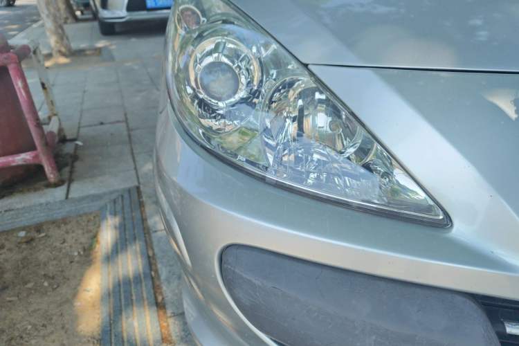 Used Peugeot 307 2010 Sedan 1.6L Manual Comfort Edition Right Front Headlight