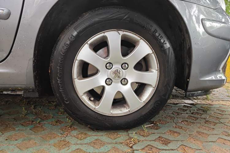 Used Peugeot 307 2010 Hatchback 1.6L Manual Comfort Edition Right Front Wheel Hub