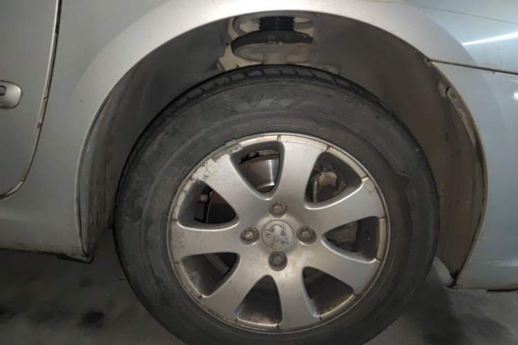Used Peugeot 307 2010 Sedan 1.6L Manual Comfort Edition Right Front Wheel Hub