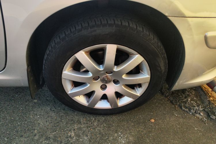 Used Peugeot 307 2010 Hatchback 2.0L Manual Comfort Edition Right Front Wheel Hub