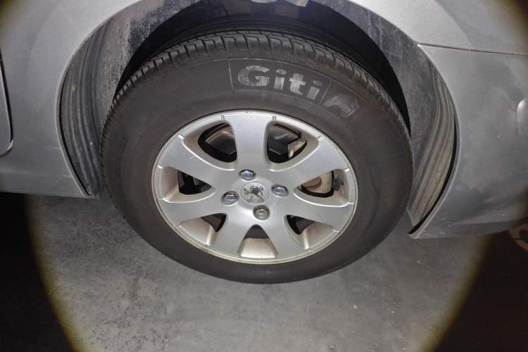 Used Peugeot 307 2010 Hatchback 1.6L Manual Comfort Edition Right Front Wheel Hub