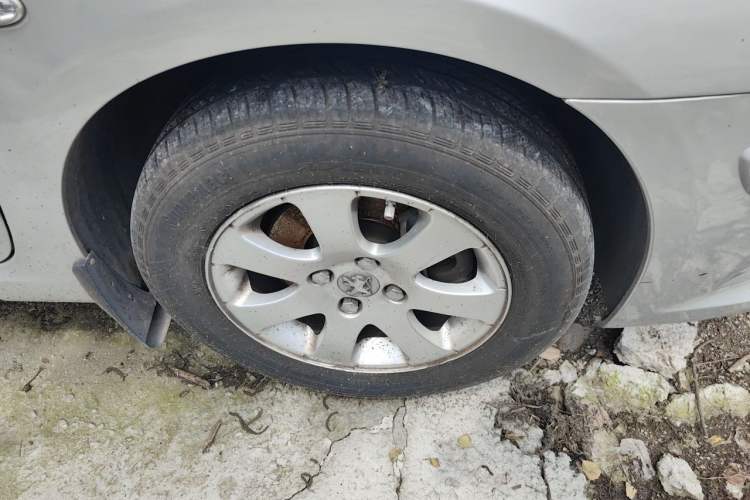 Used Peugeot 307 2010 Sedan 1.6L Manual Comfort Edition Right Front Wheel Hub
